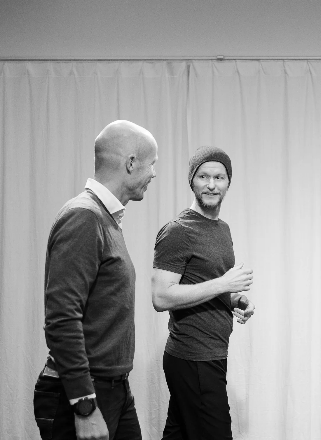 Kyrre Texnæs in conversation with a client after a coaching session