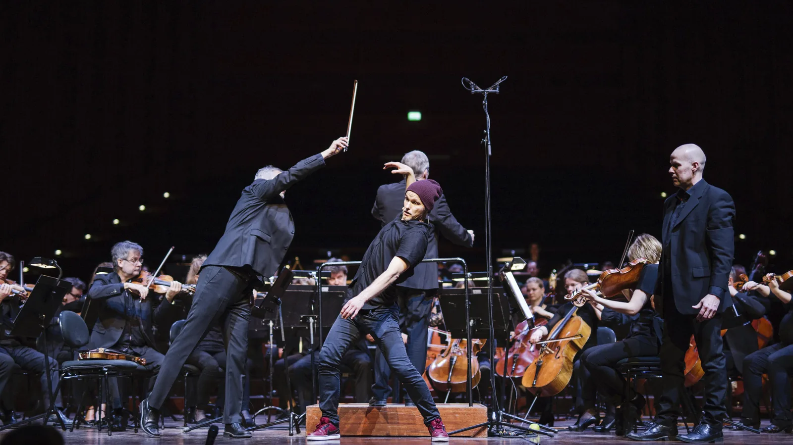 Kyrre Texnæs moving on stage in front of the Oslo Philharmonic